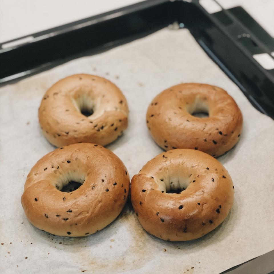黑芝麻贝果