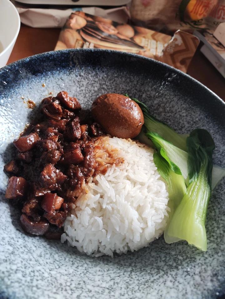 洋葱酥卤肉饭