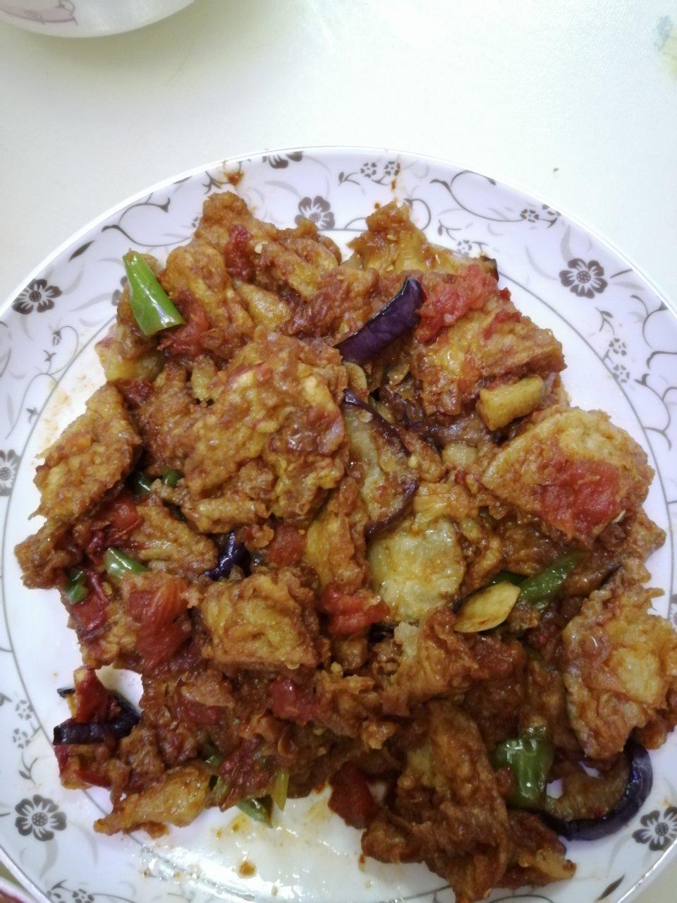 红烧茄子（佐西红柿尖椒）