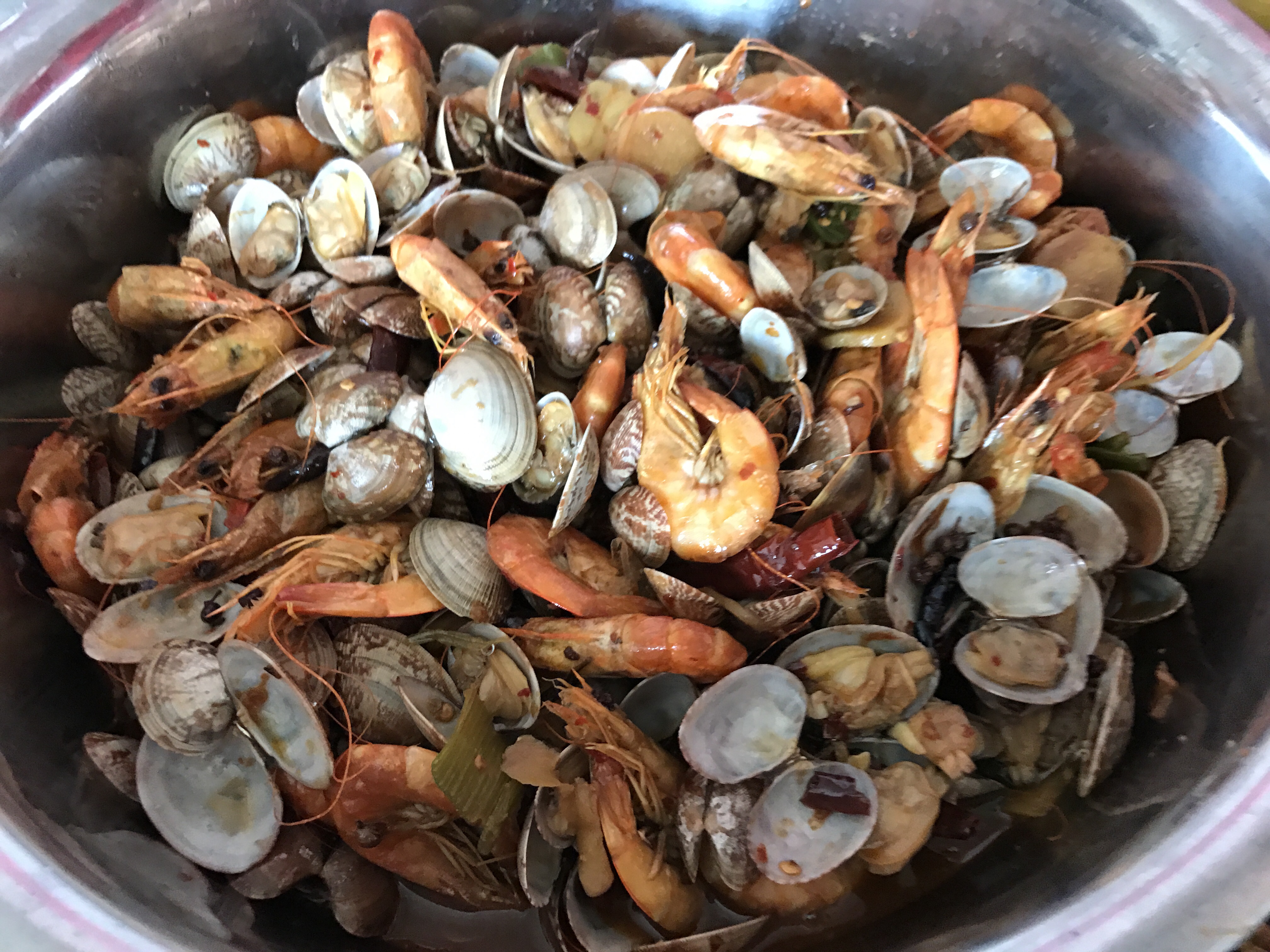香辣蛤蜊大虾的做法