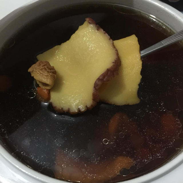 鱼胶瘦肉虫草花炖汤