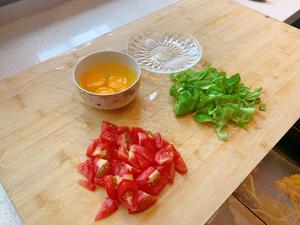 万能番茄青椒炒蛋的做法 步骤1