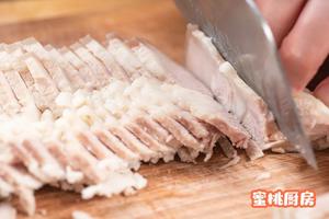 四川名菜“蒜泥白肉”的做法 步骤4