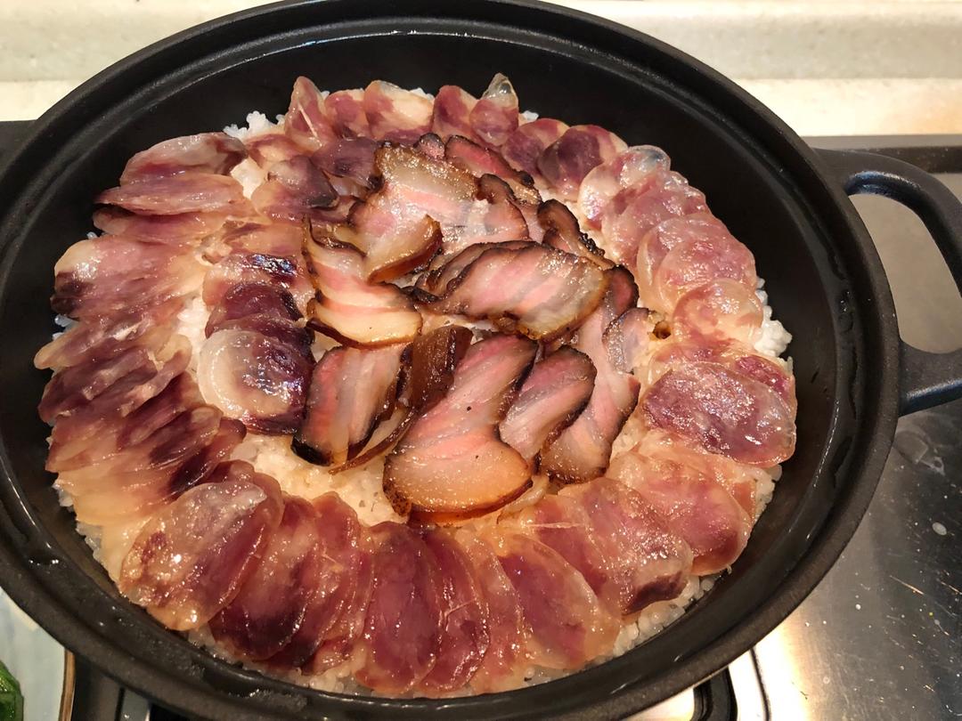 塔吉锅腊味煲仔饭