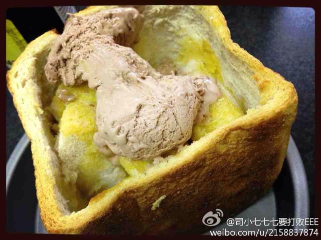 蜂蜜厚多士配冰淇淋