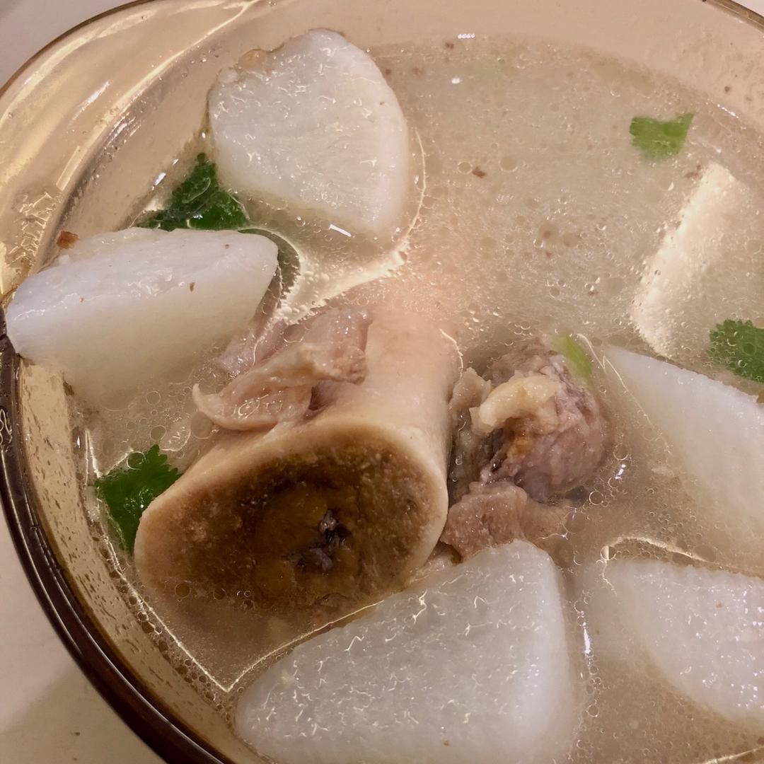 棒骨萝卜汤