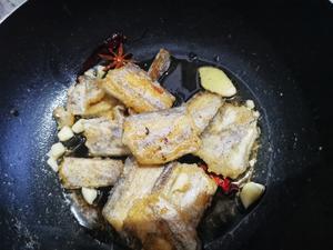 宴客必备 红烧带鱼（此方法可以做酥酥的椒盐带鱼）的做法 步骤7