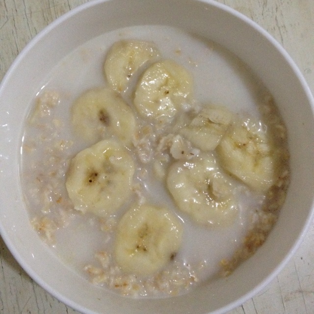 减肥之牛奶香蕉燕麦粥