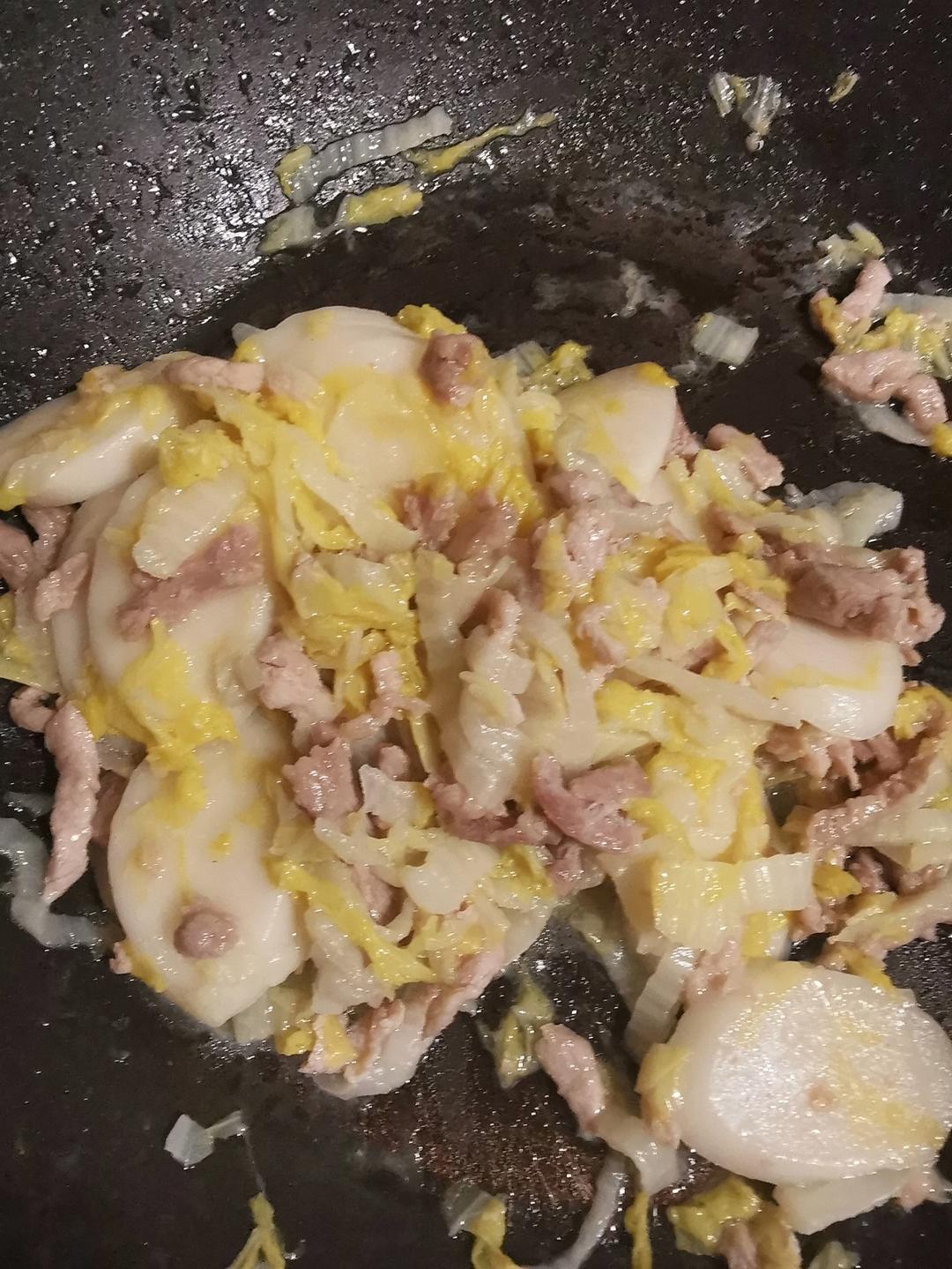 不挑锅、不焦不沾的黄芽菜肉丝炒年糕