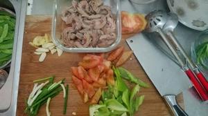 豌豆炒猪腰的做法 步骤2