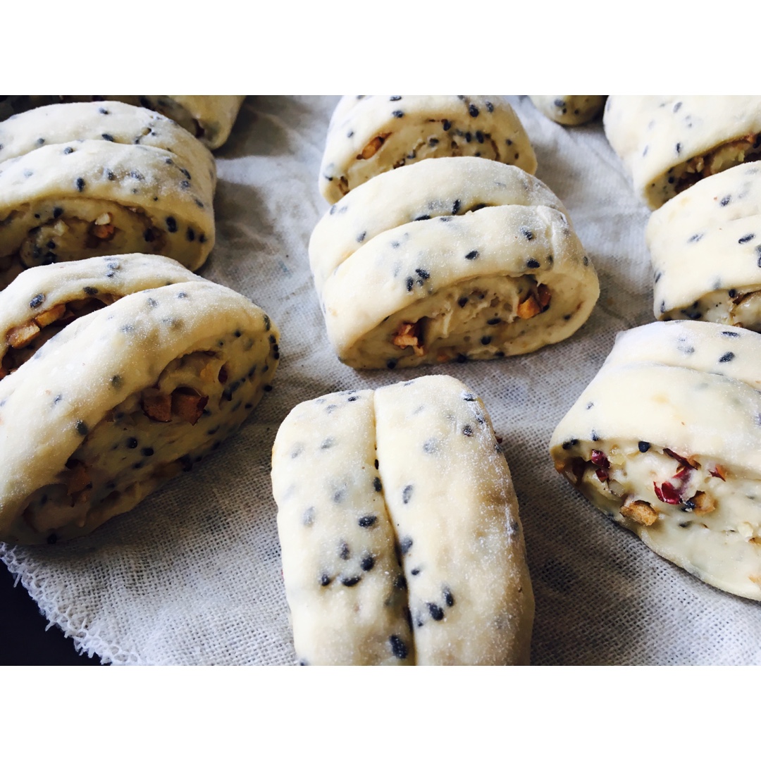 满满都是夹馅的红糖馒头