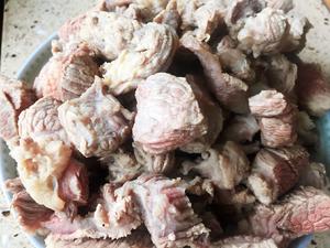川菜家常做法红烧牛肉的做法 步骤3