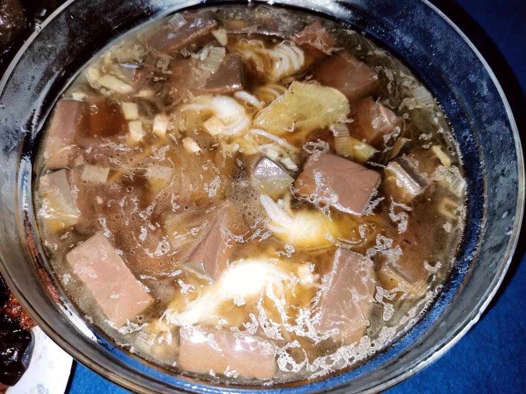 鲜美鸭血粉丝汤(用料简单)