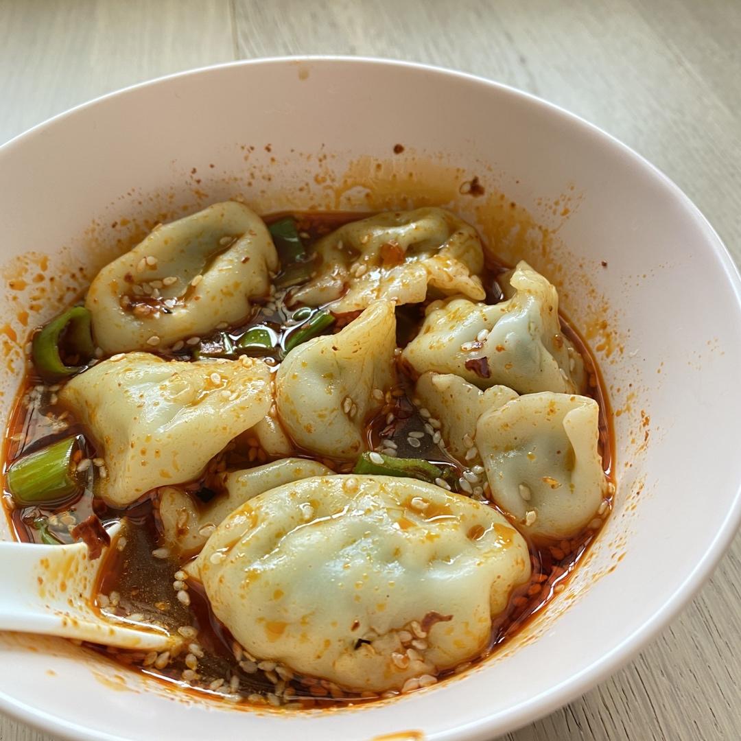 省时又便捷，没人能抗拒这碗酸汤水饺！🥟