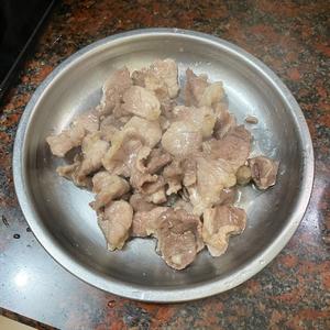 咸菜炒猪肉的做法 步骤6