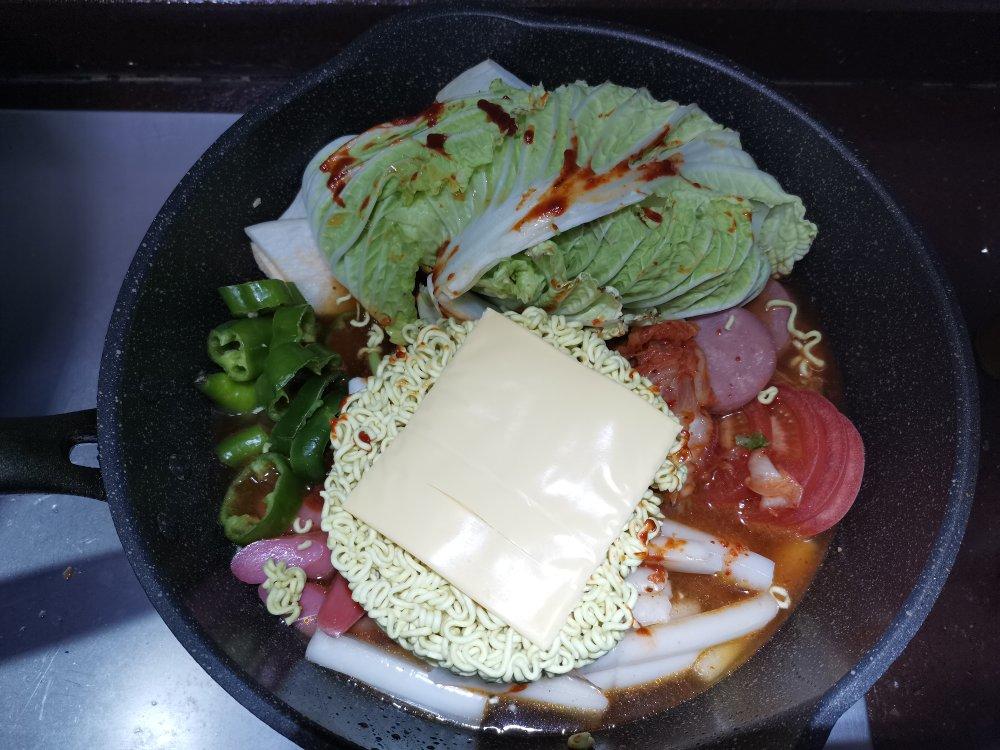 视频【韩国芝士部队锅】香辣美味，不需要厨艺！——松下塔吉锅食谱