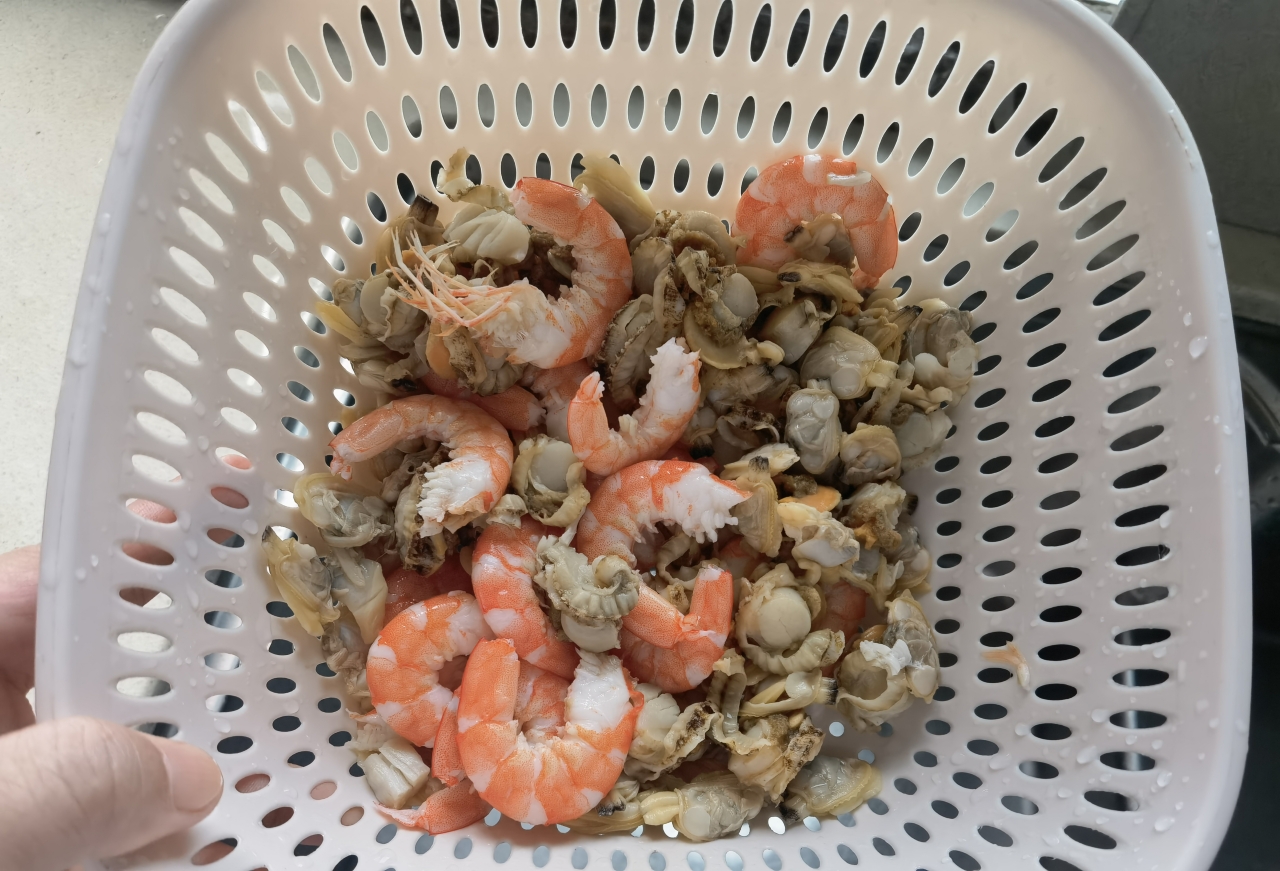 减肥海鲜捞汁凉拌虾蛤的做法 步骤3