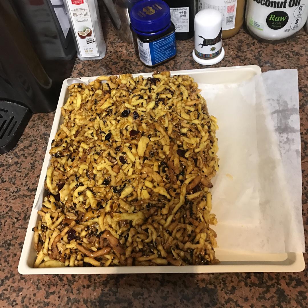 （视频食谱）自制沙琪玛／萨其马