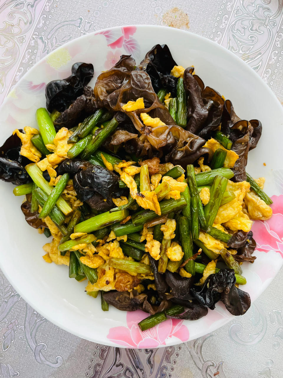 蒜薹炒木耳 Woodear Mushroom with Garlic and Egg