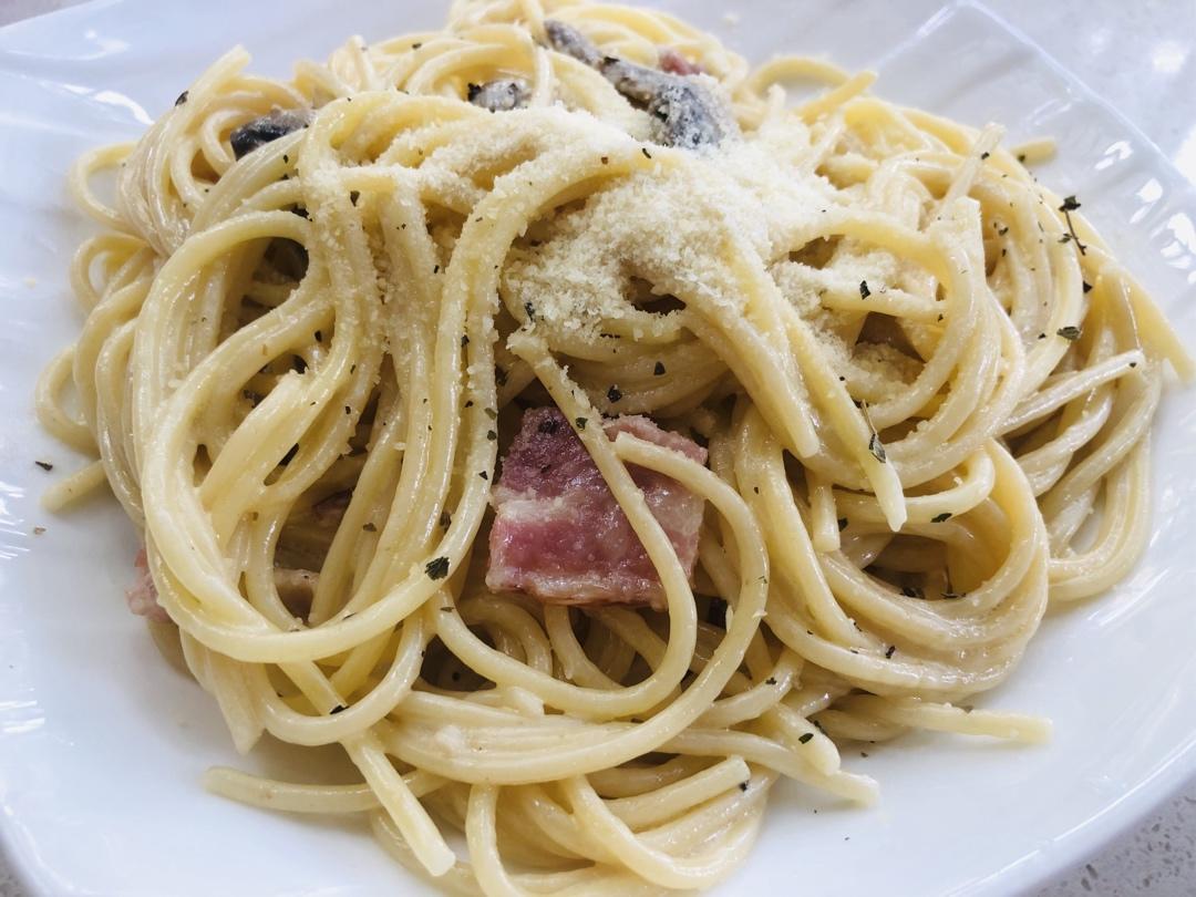 奶油培根意大利面