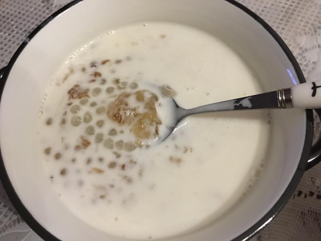 椰汁桃胶西米露