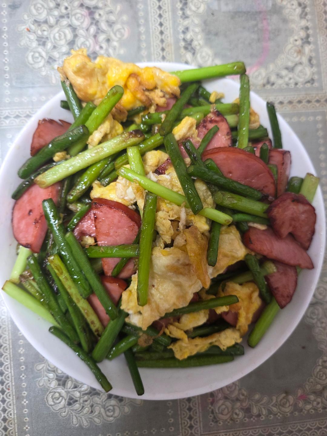 两分钟做好蒜苔炒鸡蛋