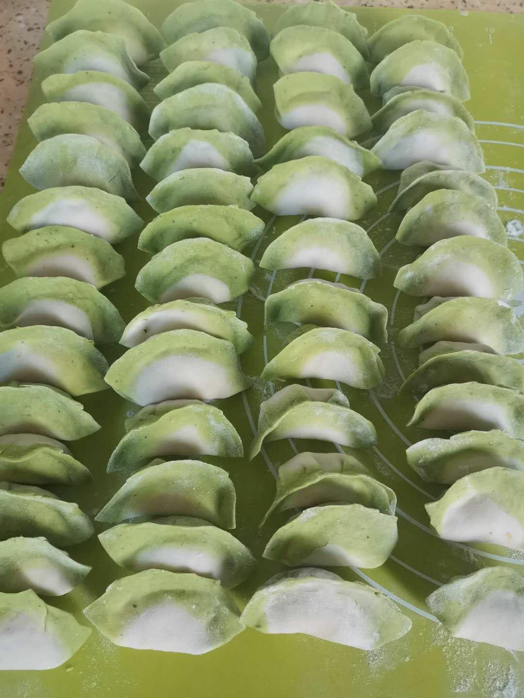 翡翠白玉白菜饺子详细版（附翡翠白玉白菜饺子包法，翡翠白玉饺子皮两种制法，面包机和面，翡翠白玉烧卖，各种馅料搭配）