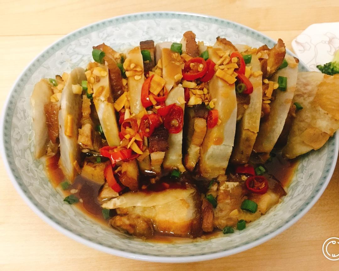 荔浦芋头蒸扣肉