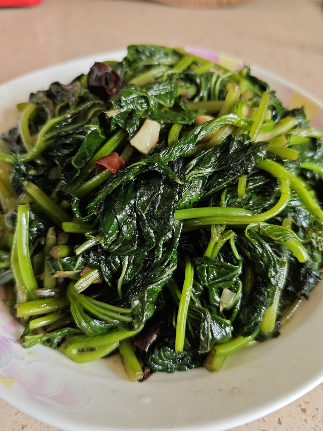 脆嫩好吃的清炒红薯叶，拿肉都不换！
