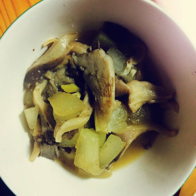蚕豆平菇煮冬瓜