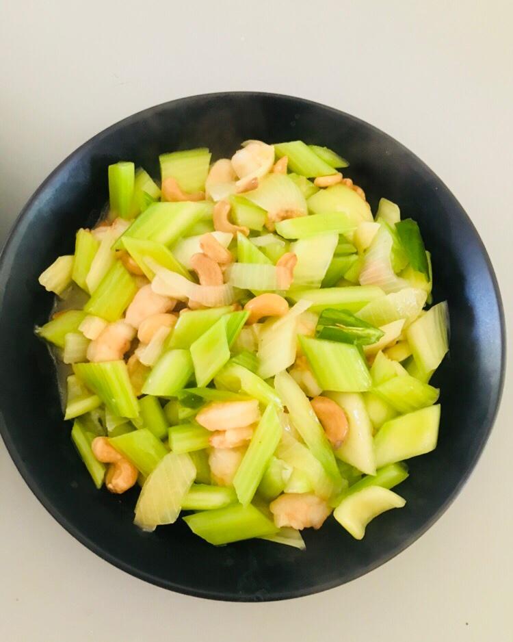 西芹腰果炒鲜瑶柱（虾仁）---在家也能做出五星级酒店的菜肴