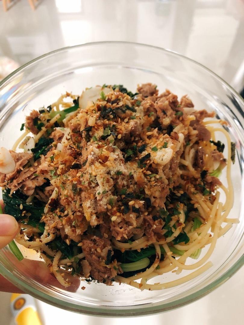 韩式金枪鱼松拌菠菜意面【健康一锅端】