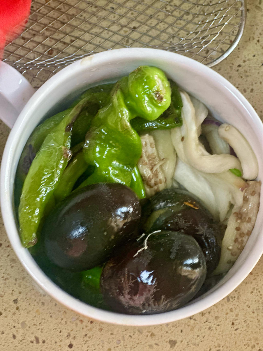 秋燥最下饭开胃的“虎椒皮蛋”