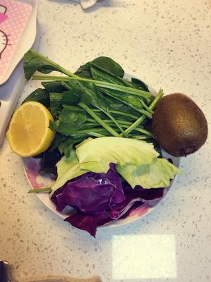 vitamix轻断食蔬菜汁食谱之绿汁的做法 步骤1