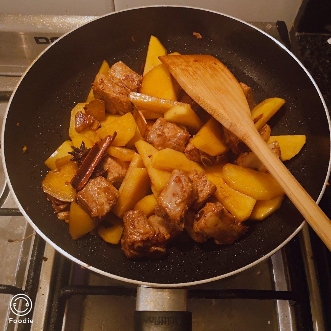 土豆炖排骨