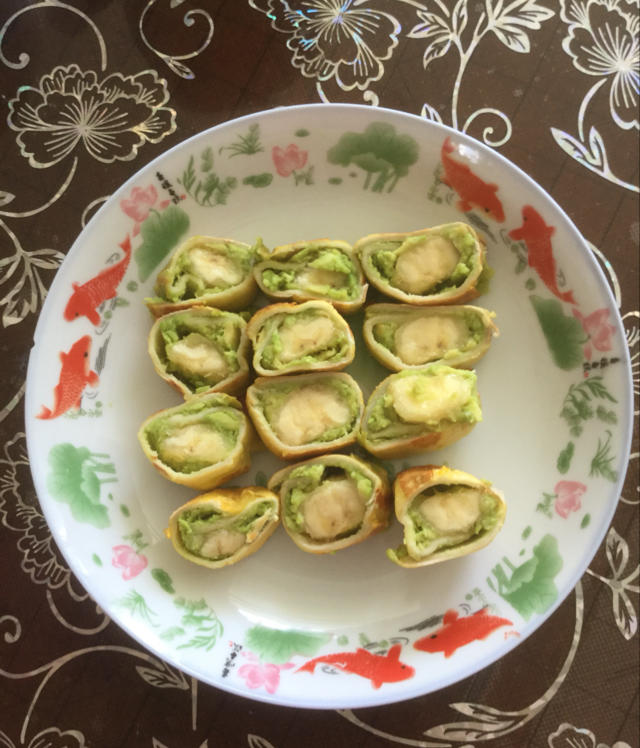 宝宝辅食食谱  牛油果香蕉卷