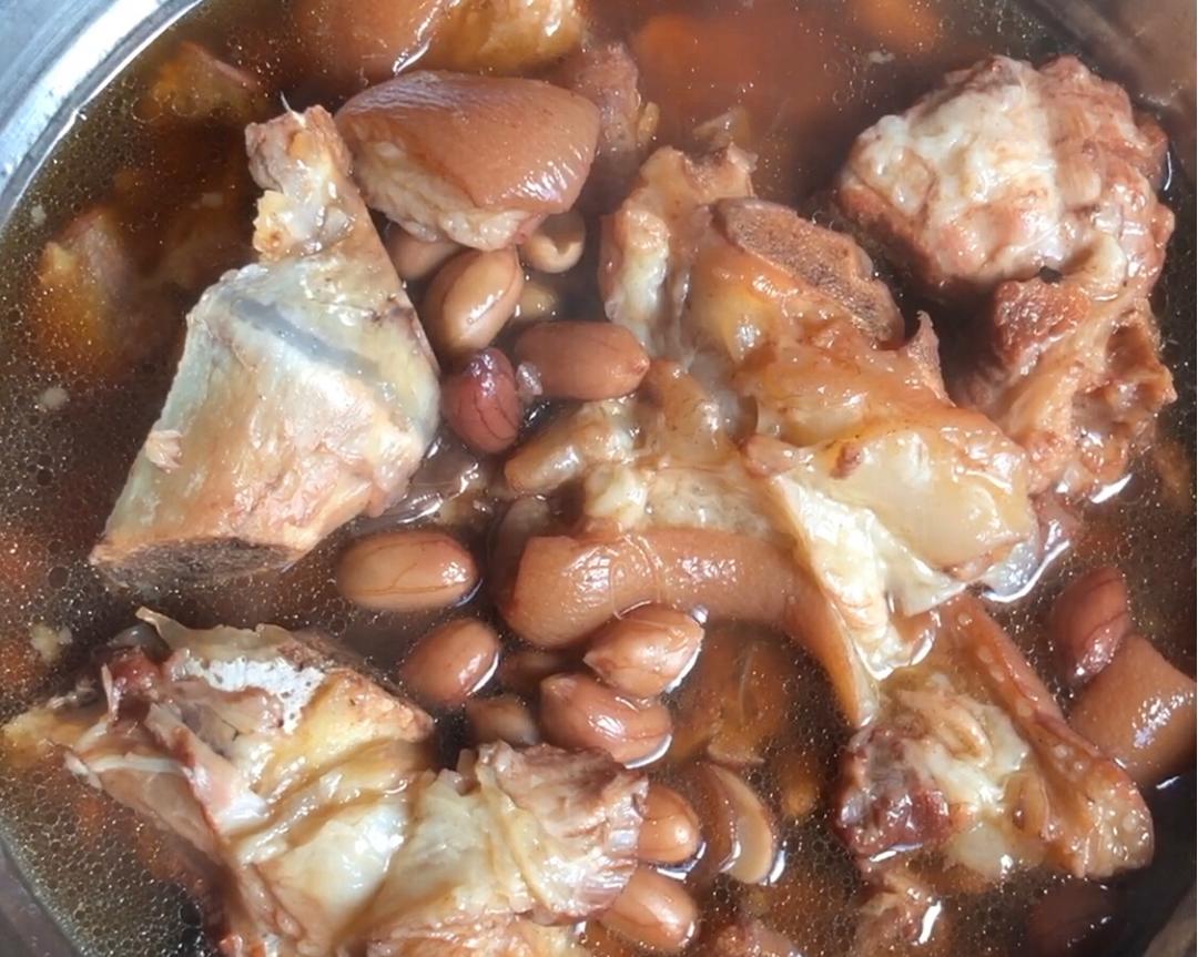 猪脚炖花生的做法