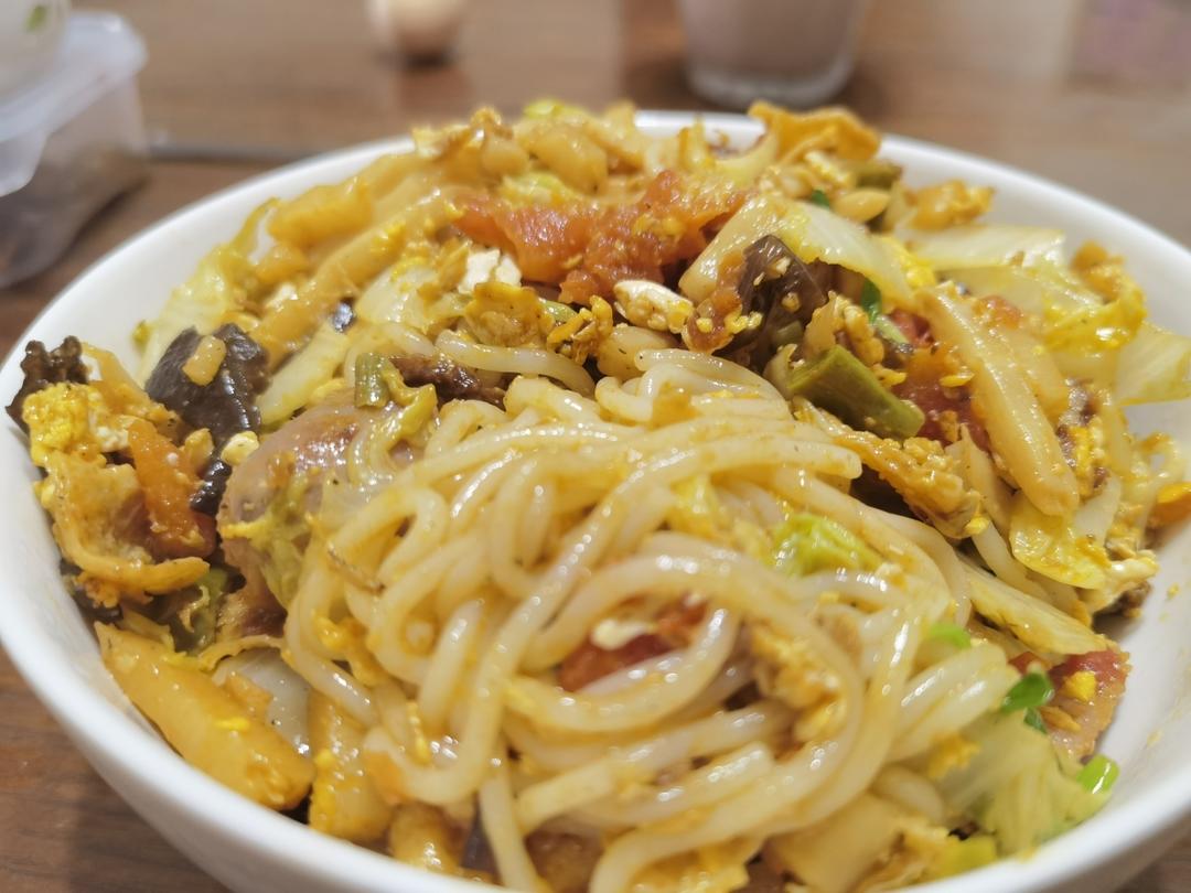 比煮螺蛳粉更好吃的是炒螺蛳粉！