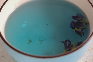 渐变星空海洋代糖冰粉撞奶（蓝蝴蝶豆花的魔幻世界）的做法 步骤1