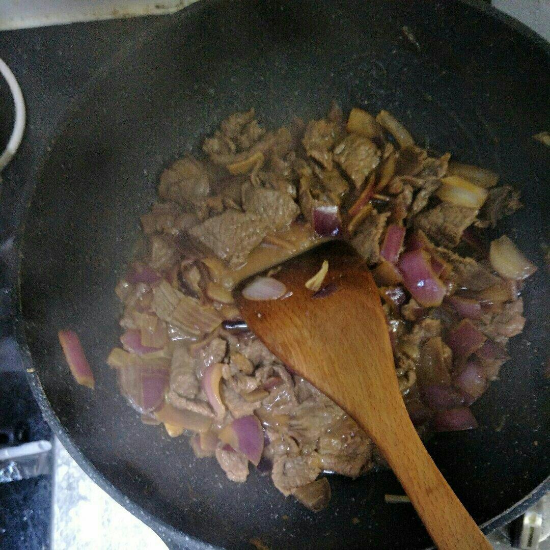 洋葱炒牛肉
