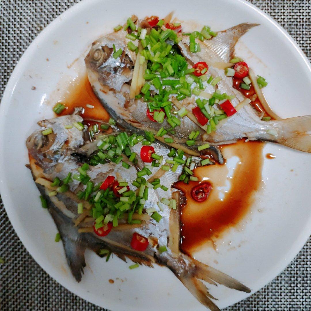 清蒸小鲳鱼