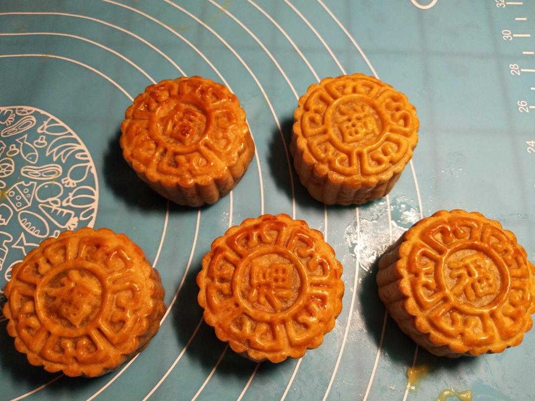 广式月饼——蛋黄莲蓉月饼