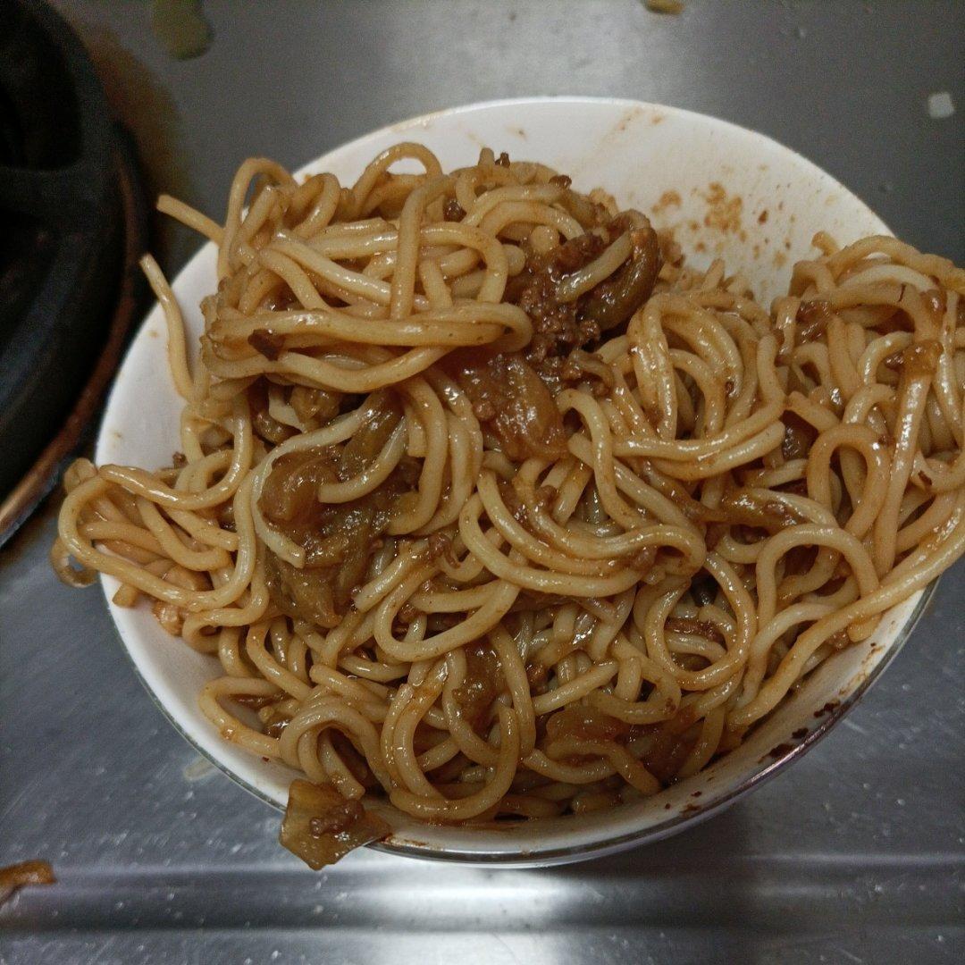 无敌好吃的【鱼香肉沫茄子焖面】，吃完舔盘🍜