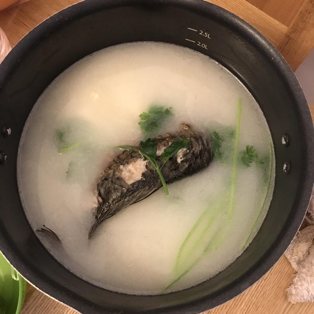 香浓乳白的红枣鲫鱼汤（附做出浓郁奶白鲫鱼汤的几个重点）