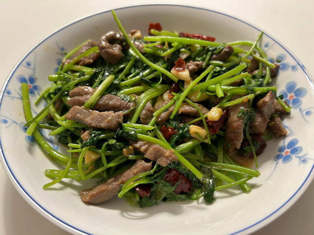 小炒黄牛肉，肉嫩味香！太好吃了简直是米饭杀手！