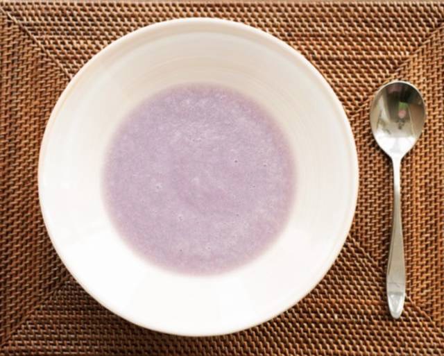 紫甘蓝土豆浓汤的做法