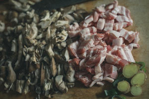 铸铁锅版台式卤肉饭（自制洋葱酥）的做法 步骤2