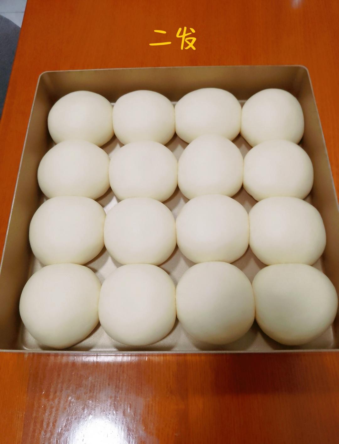 又香又软又拉丝，咬一口奶香十足！超治愈的淡奶油波兰种小餐包