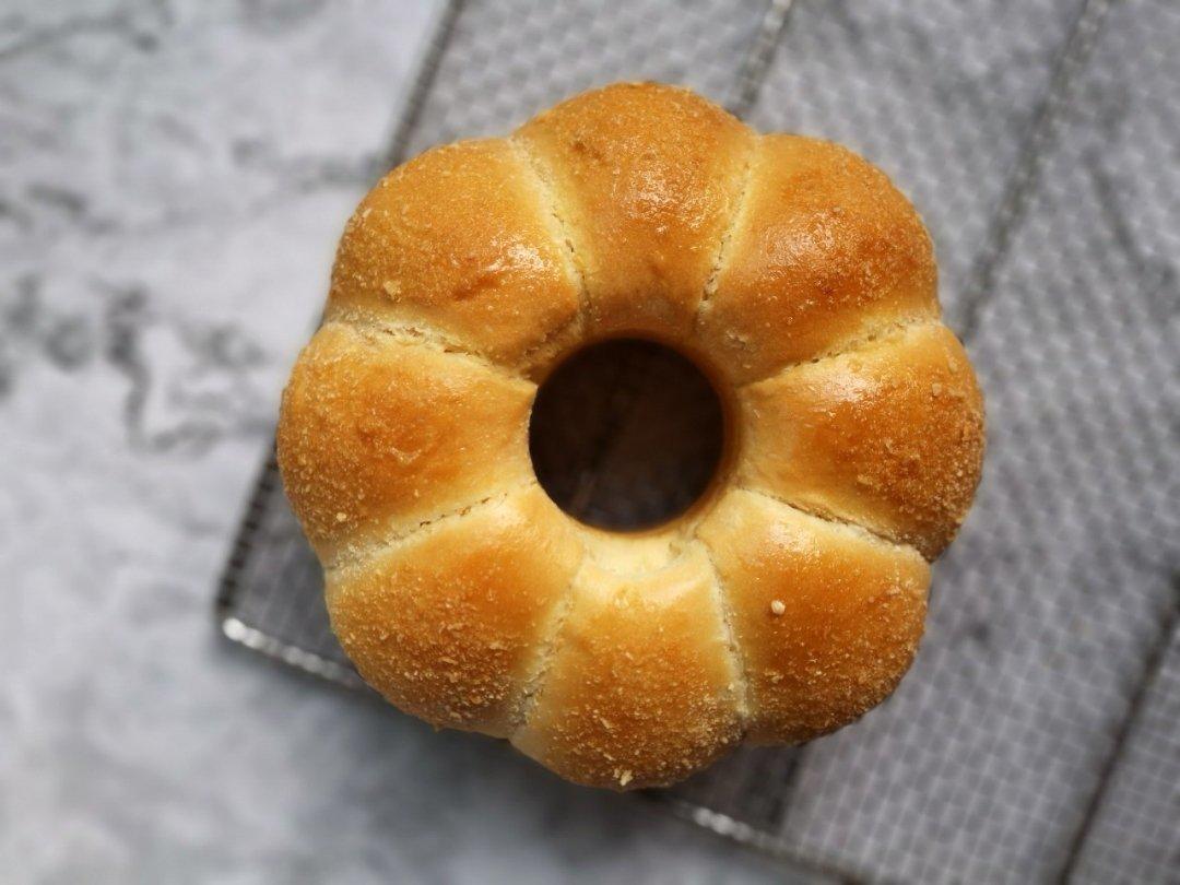 深山养蜂农做的布里欧修皇冠面包-风炉菜谱4