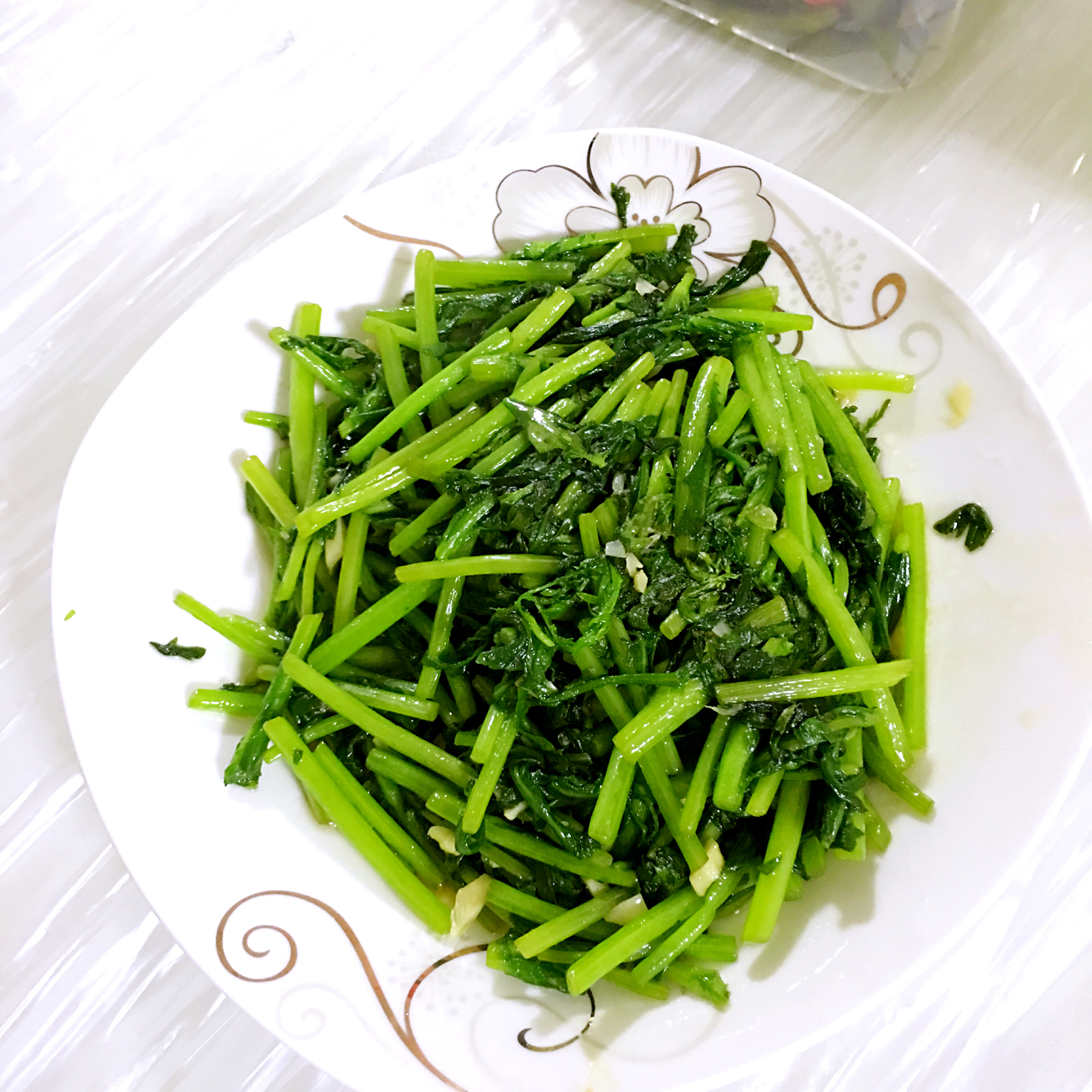 evan学做菜做的清炒茼蒿